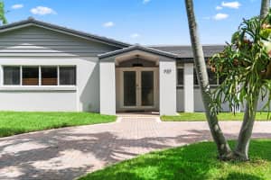 930 Ne 182nd Ter, North Miami Beach