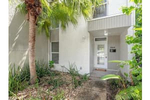 694 Kensington Pl, Wilton Manors