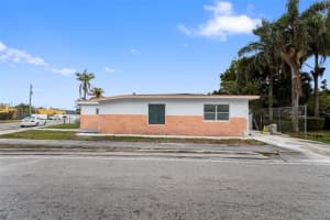 988 Nw 10th St Hallandale Beach, FL 33009 - MLS#A11851270