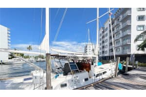 2475 Nw 16th St Rd 518, Miami
