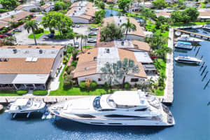 2649 S Parkview Dr, Hallandale Beach