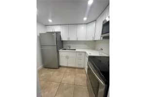 8607 Sw 68th Ct 26, Pinecrest
