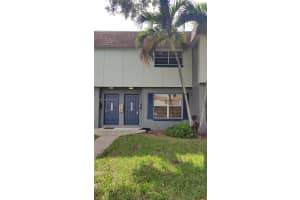 4816 Nw 9th Dr 4816, Plantation