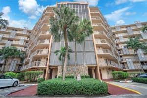 3301 N Country Club Dr 309, Aventura