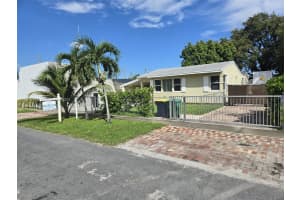 330 Sw 13th St 330 Dania Beach, FL 33004 - MLS#A11851501