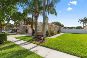 363 Nw 158th Ave Pembroke Pines, FL 33028 - MLS#A11851571