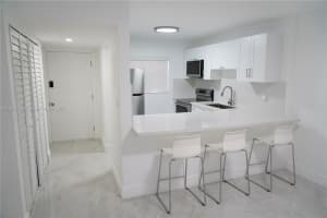 510 W Park Dr 105, Miami