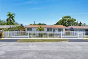 8230 Sw 45th St, Miami