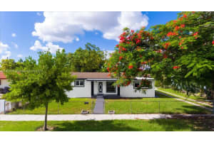 1026 W 32nd St, Hialeah