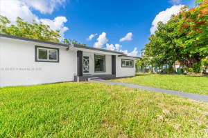 1026 W 32nd St, Hialeah, FL 33012 Sold 10/15/25