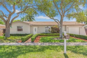 8220 Sw 203rd St, Cutler Bay