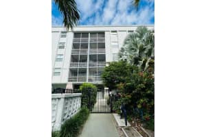 2425 Ne 135th St 401 North Miami, FL 33181 - MLS#A11851921