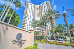 19501 W Country Club Dr 2011, Aventura