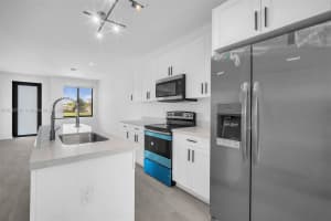 309 NW 7th Ct 2, Hallandale Beach, FL 33009 - MLS#A11852171