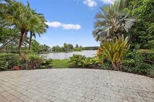 372 Cameron Dr, Weston