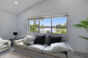 372 Cameron Dr, Weston, FL 33326 - MLS#A11852250