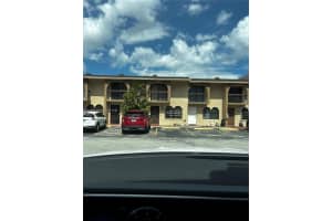 1072 W 79th St 32, Hialeah