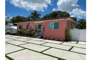 390 W 51st St, Hialeah