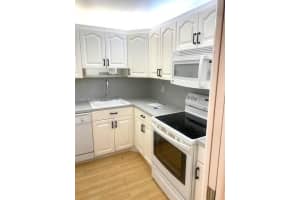 575 Oaks Ln 701 Pompano Beach, FL 33069 - MLS#A11852461