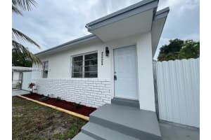 2222 Nw 86th Ter, Miami