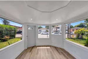 920 Sw 8th Ct, Miami