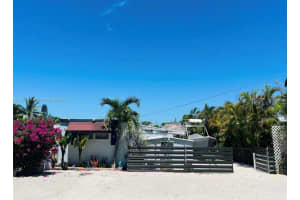 8 Grassy Rd, Key Largo