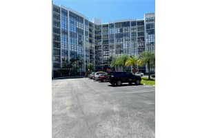 1000 Parkview Dr 523, Hallandale Beach