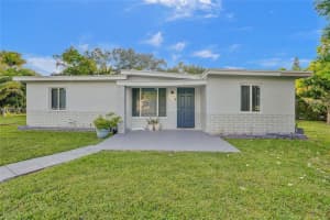 3800 Sw 58th Ter West Park, FL 33023 - MLS#A11852761