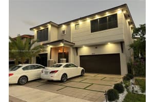 8910 Nw 160th Ter, Miami Lakes