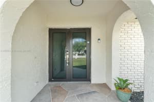 2420 Sw 44th Ter Fort Lauderdale, FL 33317 - MLS#A11852851