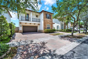 557 SE 37th Place, Homestead, FL 33033 - MLS#A11852902