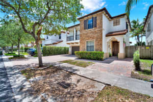 557 SE 37th Place, Homestead, FL 33033 - MLS#A11852902