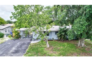311 SW 68th Ter, Pembroke Pines, FL 33023 - MLS#A11852999
