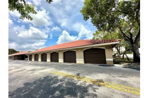 231 SW 116th Ave 19108, Pembroke Pines, FL 33025 - MLS#A11853071