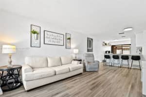 2350 Oak Ct, Pembroke Pines