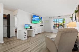 2350 Oak Ct Pembroke Pines, FL 33026 - MLS#A11853108