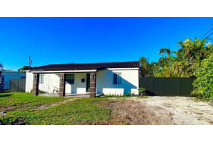 6765 Sw 17th St, Miami