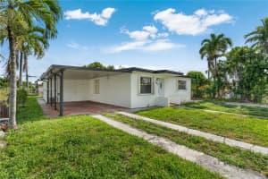 561 E 62nd St, Hialeah, FL 33013 - MLS#A11853378