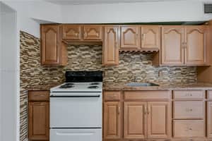 561 E 62nd St, Hialeah, FL 33013 - MLS#A11853378