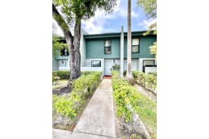 1444 Nw 97th Ave 267, Pembroke Pines