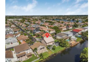 7725 Nw 192nd St, Hialeah