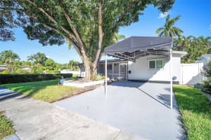 1125 N 13th Ct, Hollywood