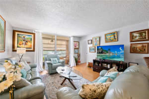 9461 Sunrise Lakes Blvd 207 Sunrise, FL 33322 - MLS#A11853587