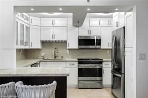 2401 Collins Ave 909 Miami Beach, FL 33140 - MLS#A11853672