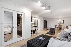 2401 Collins Ave 909 Miami Beach, FL 33140 - MLS#A11853672