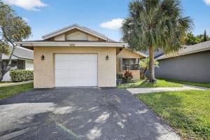 581 Lakeside Cir Sunrise, FL 33326 - MLS#A11853916