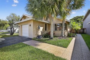 581 Lakeside Cir Sunrise, FL 33326 - MLS#A11853916