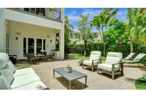 822 E Spinnaker Dr E, Hollywood
