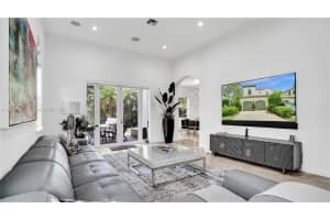 822 E Spinnaker Dr E Hollywood, FL 33019 - MLS#A11854057