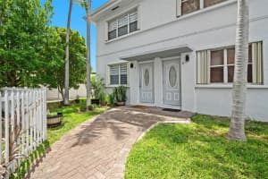 1701 N Treasure Dr 7, North Bay Village